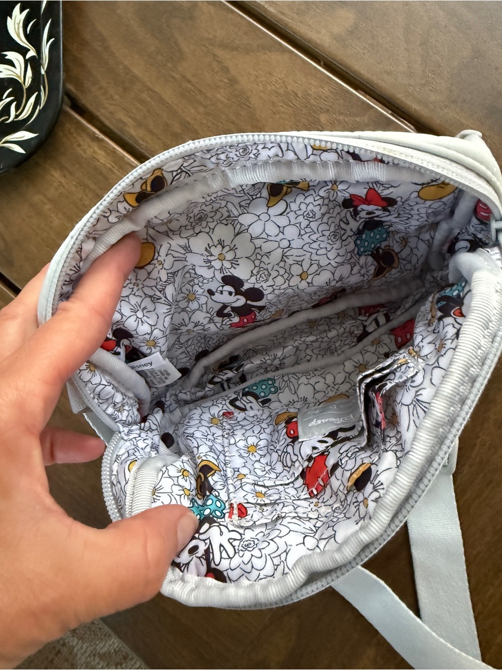 Disney x Vera Bradley Quilted Mickey Mouse Mini Belt Bag Crossbody Silver - Picture 4 of 6